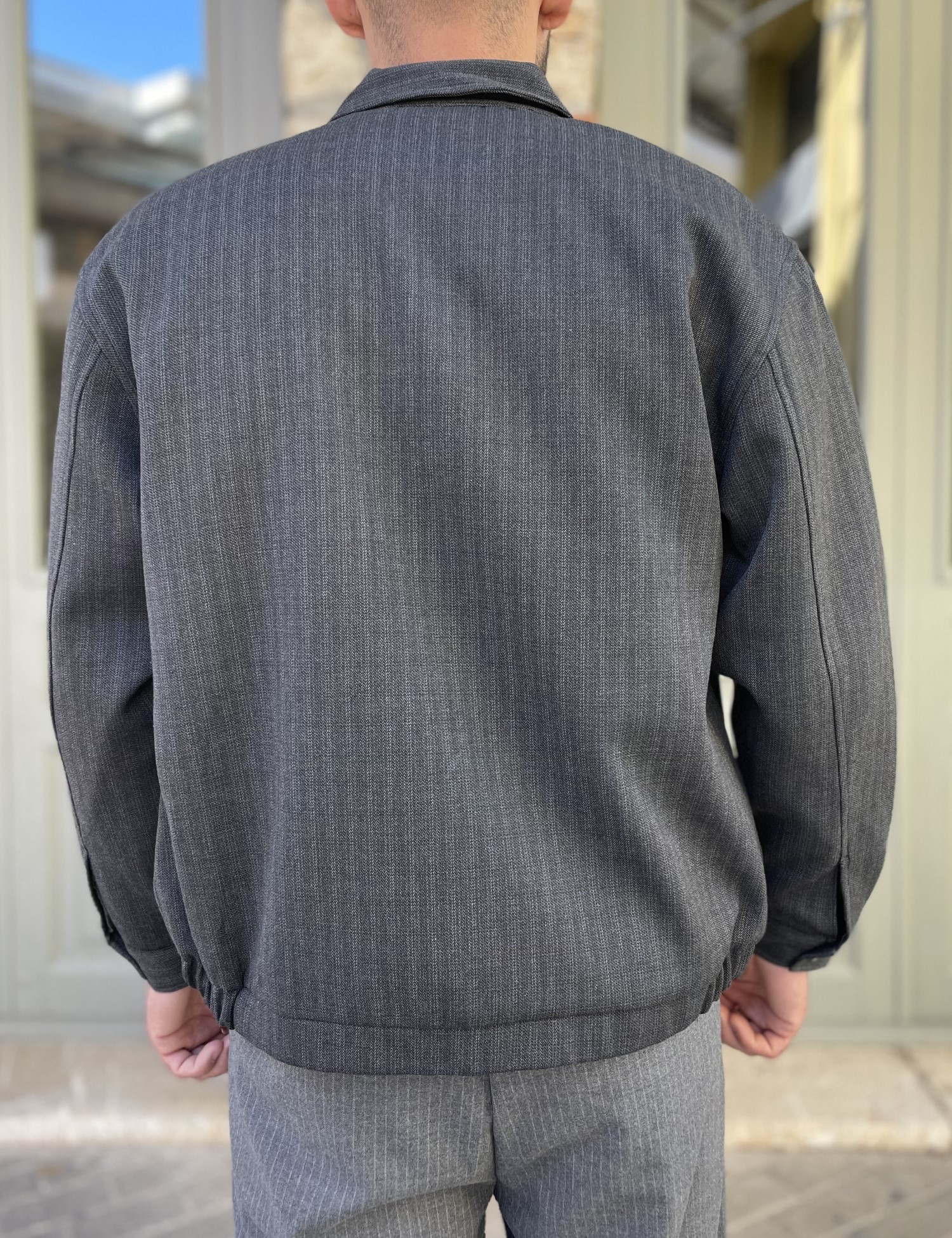 Ανδρικό γκρι ριγέ μπουφάν με γιακά 4516G φωτογραφία